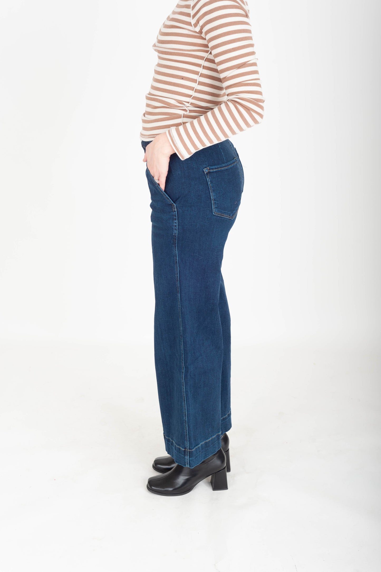 Unassuming Wide Leg Jeans