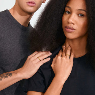 Person holding a woman's hair with a neutral background