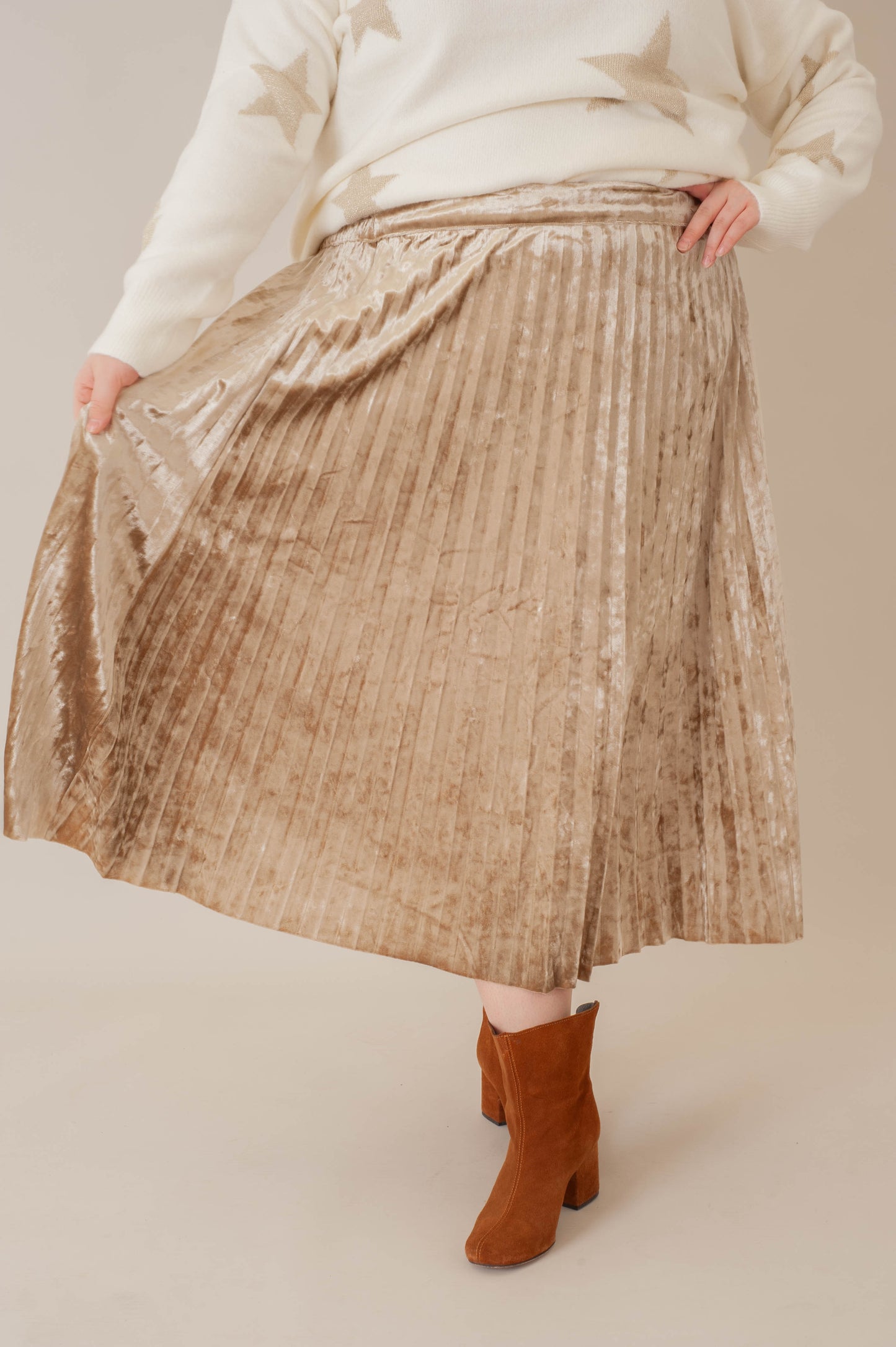 Curvy Leigha Velvet Skirt