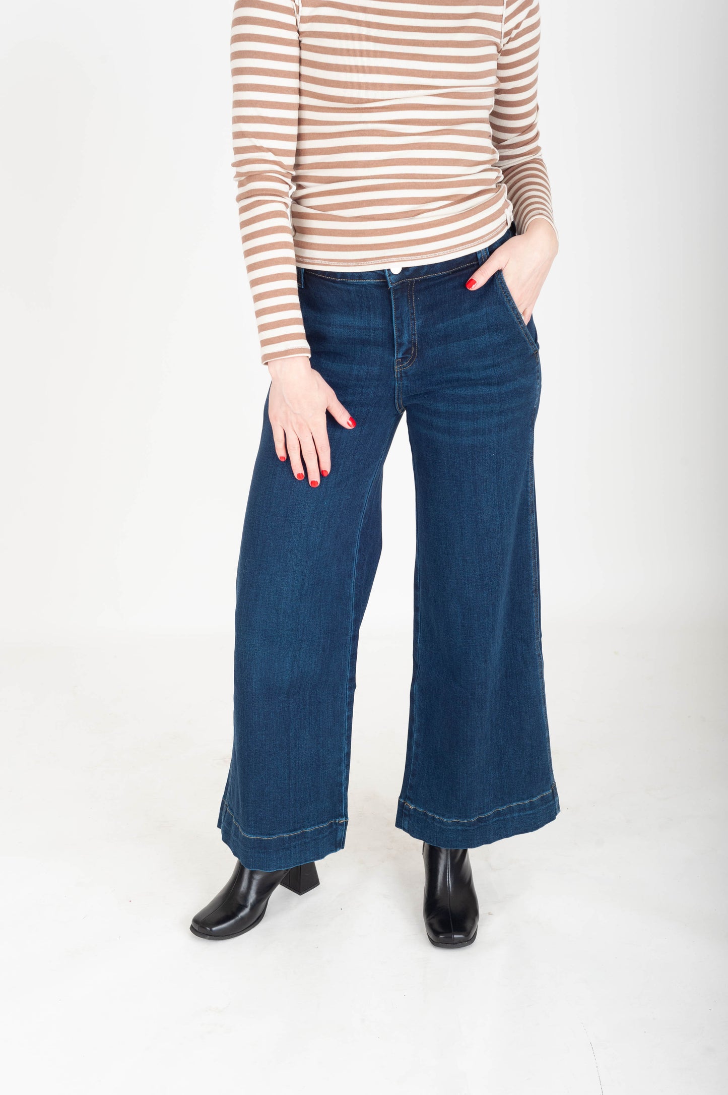 Unassuming Wide Leg Jeans
