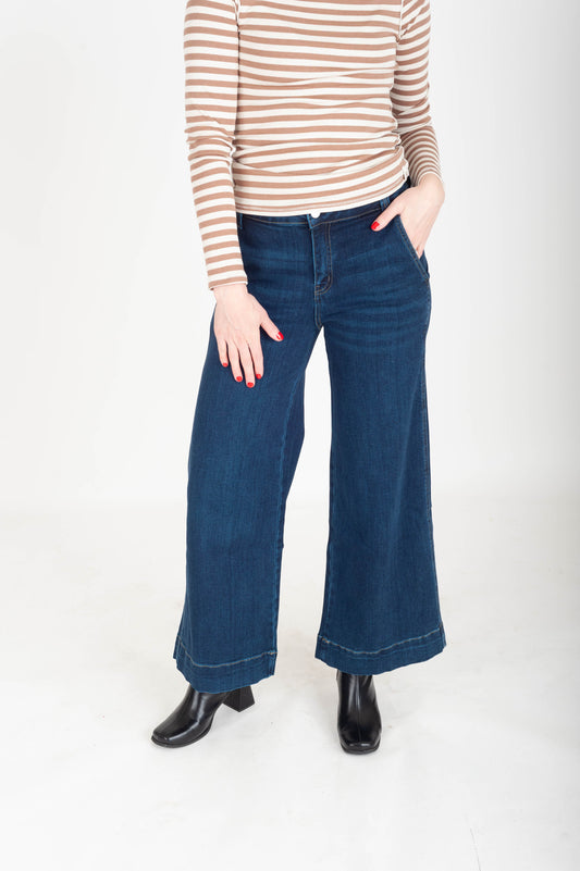 Unassuming Wide Leg Jeans
