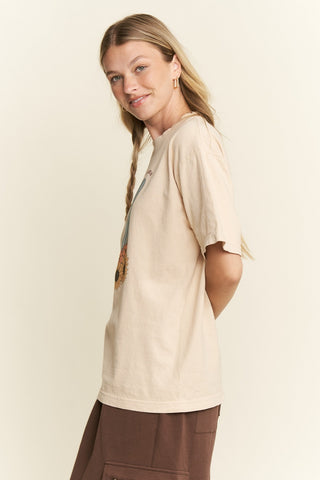 Woman wearing a beige t-shirt with a plain background