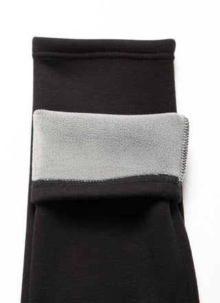 A picture showing the inside of the sherpa lined leggings. 