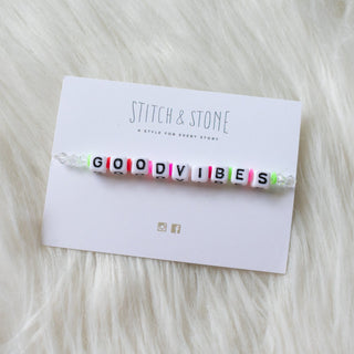 a beaded bracelet that says good vibes on it