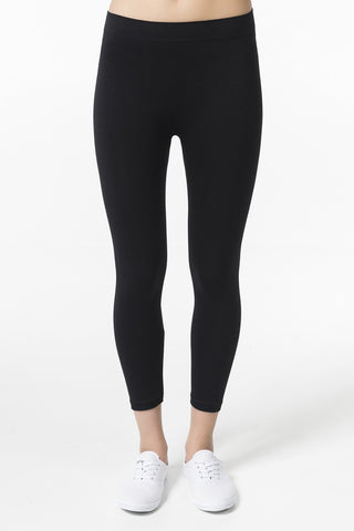 A person wearing  3/4 leggings. 